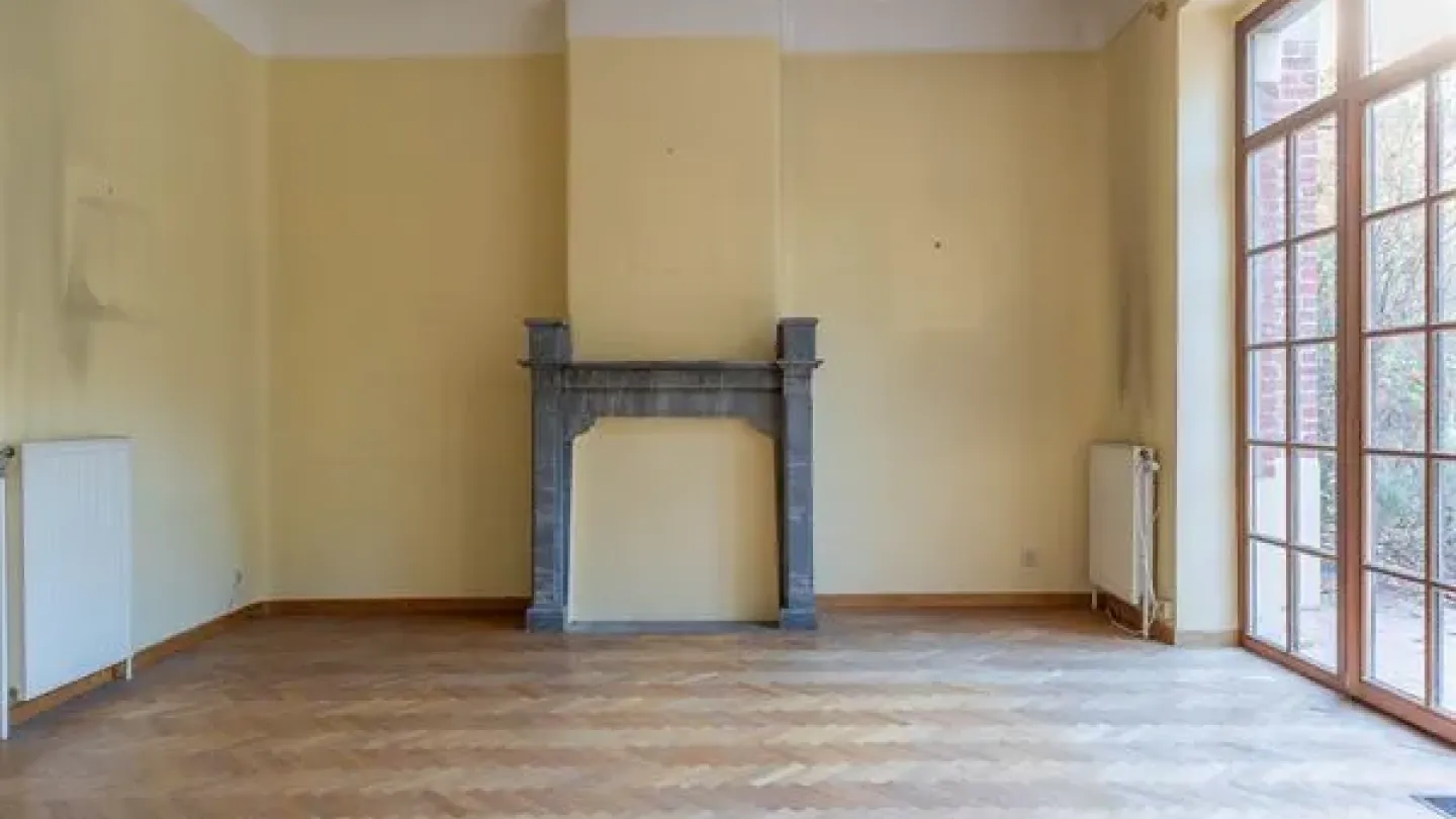 Rare 1909 Brussels Heritage House: Five Bedrooms, Garden & Unique Charm - Image 3