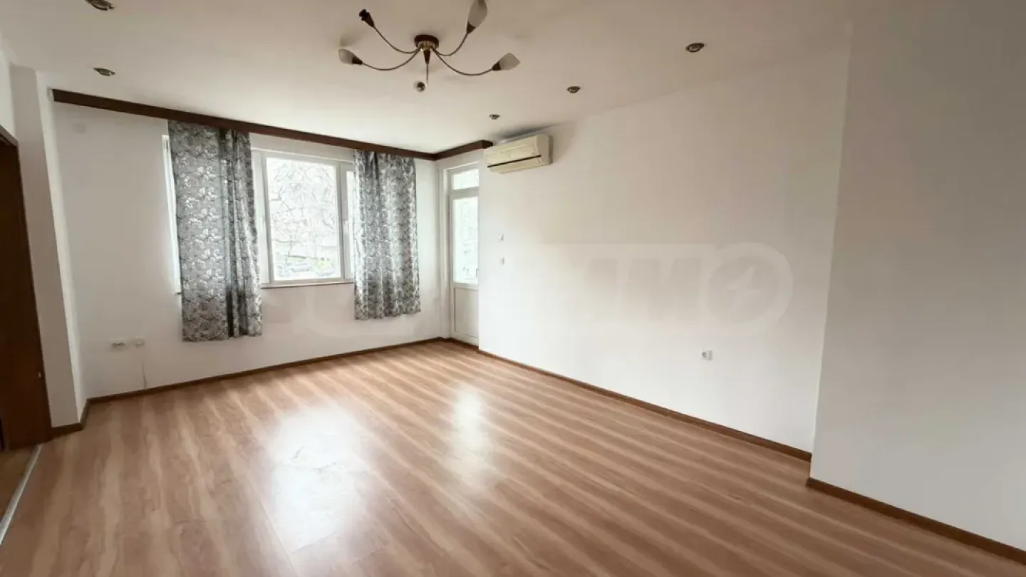 Spacious 3-Bedroom Apartment in Plovdiv, Bulgaria - Image 5