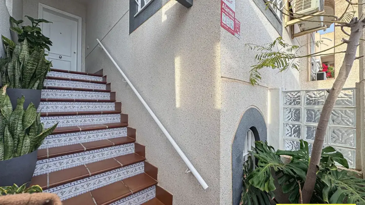 Spacious Triplex in Aguadulce with Pool & Stunning Sea Views - Image 3