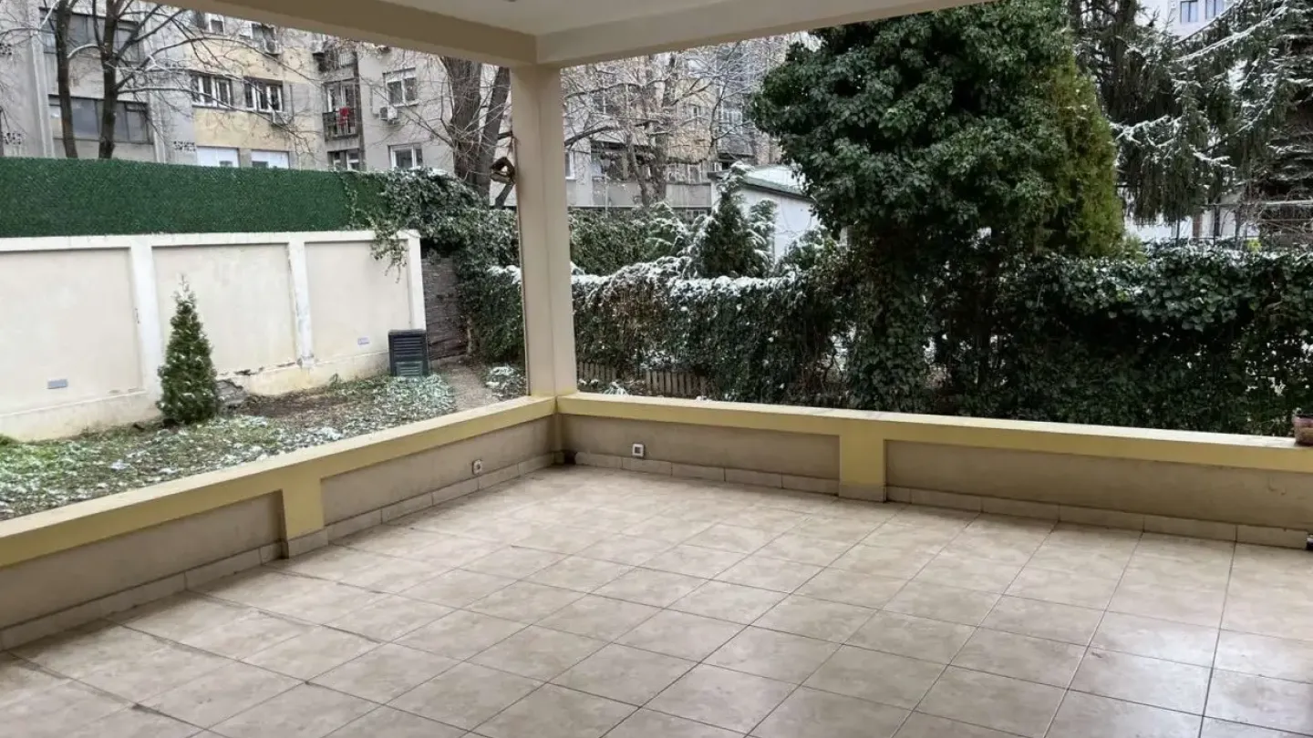 Spacious House in Voždovac with Garden and Garage for Rent - Image 2