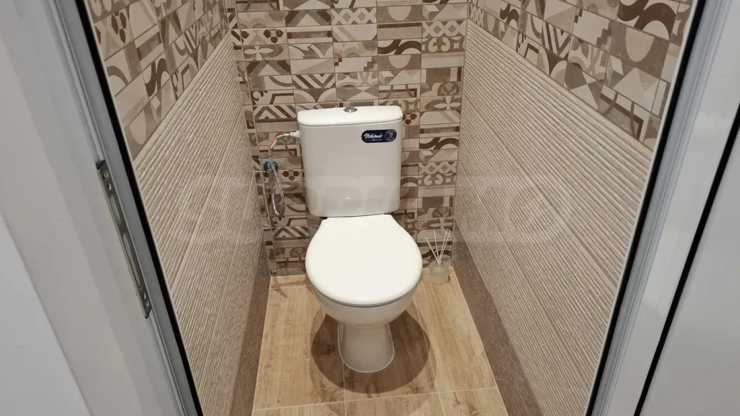 Spacious Apartment in Varna's "Vazrjadane" District - Image 3