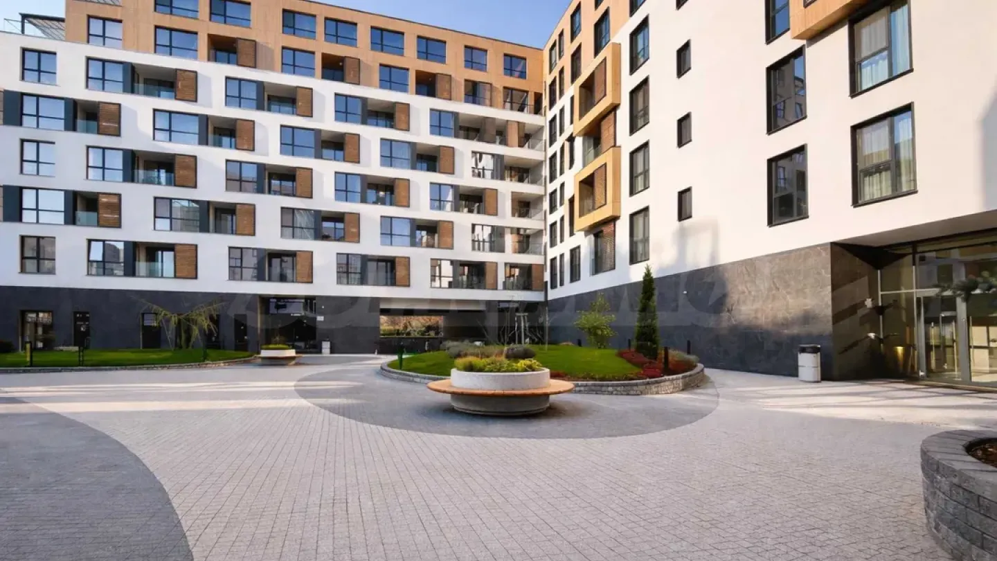 Fully Furnished 2-Bedroom Apartment in Royal Garden 2 - Image 4