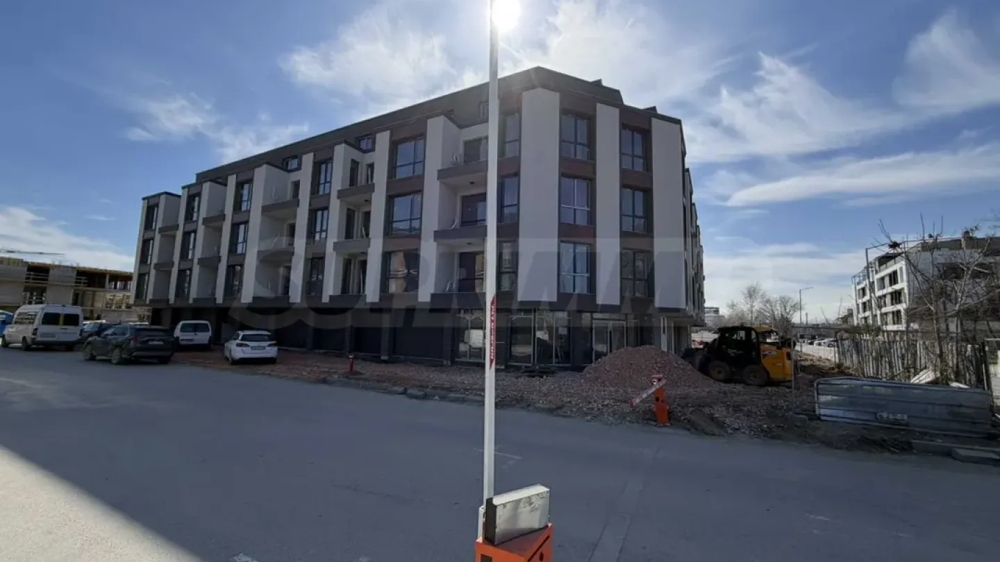 Spacious 3-Bedroom Apartment with River View in Plovdiv - Image 1