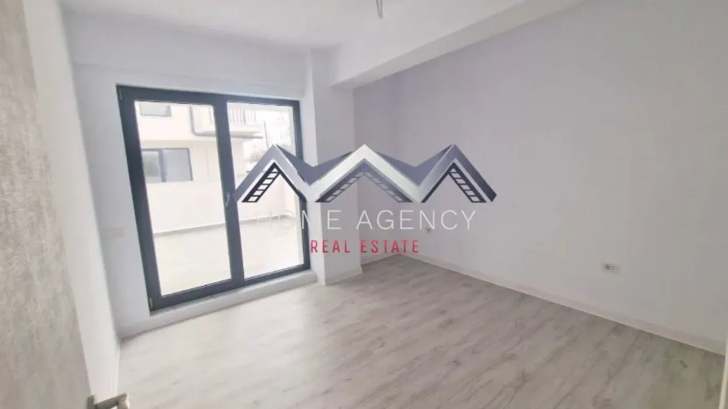 Spacious 3-Bedroom Apartment with Terrace in Central Otopeni - Image 1