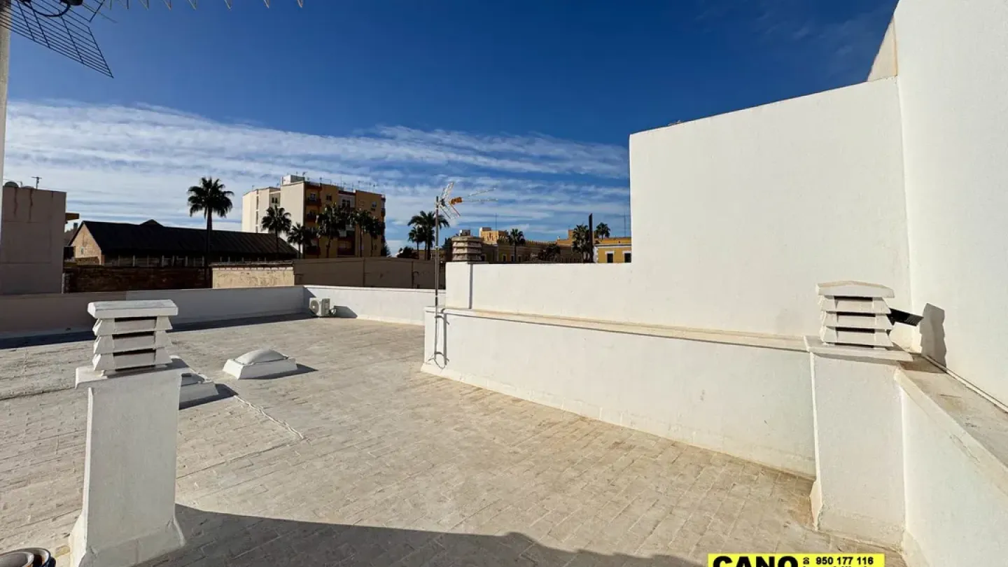 Spacious Refurbished Triplex Apartment in Central Almería, Spain - Image 1