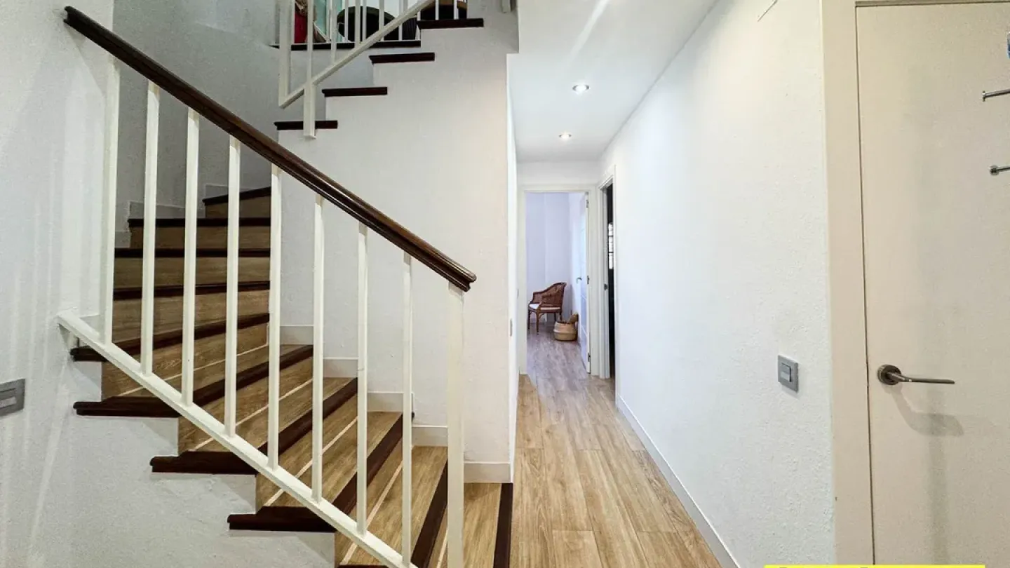 Spacious Duplex Apartment with Sea Views in Almerimar, Spain - Image 2