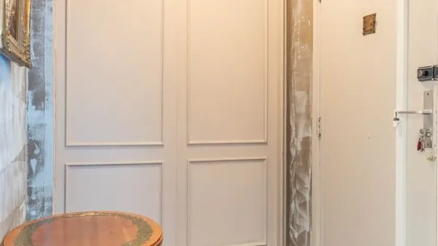 Bright Apartment with Authentic Charm Near Ixelles Cemetery, Brussels - Image 2