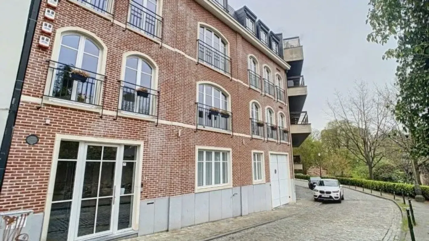 Spacious Apartment with Patio Near Abbaye de la Cambre - Image 4