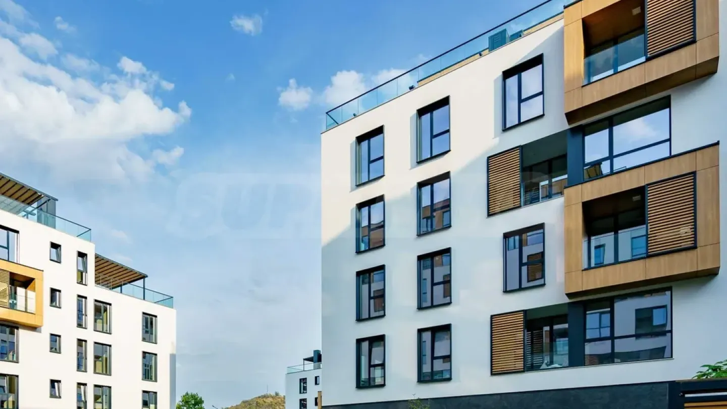 Spacious Plovdiv Apartment, Stunning Terrace & Views - Image 2