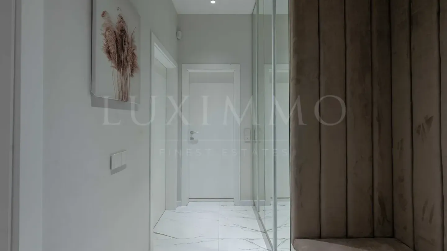 Spacious Designer Apartment with Mountain View & Parking in Sofia - Image 1