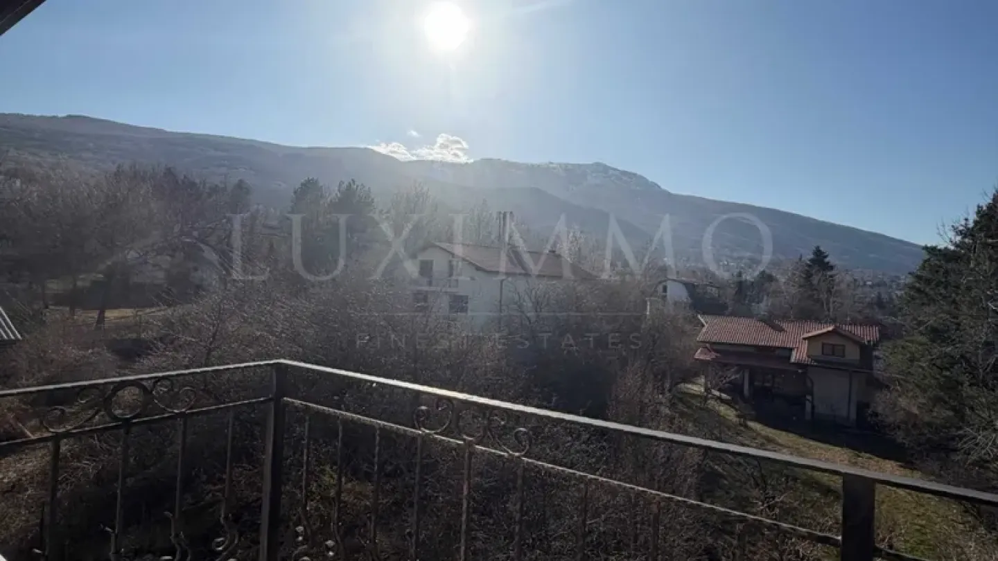 Luxurious Simeonovo Maisonette with Stunning Mountain Views - Image 1