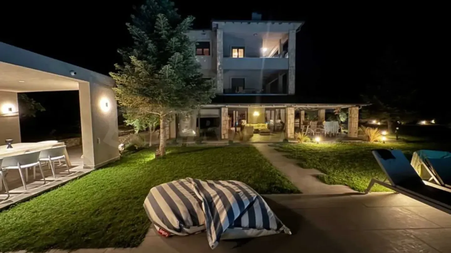 Spacious 6-Bedroom House with Pool in Beautiful Kallithea, Greece - Image 4