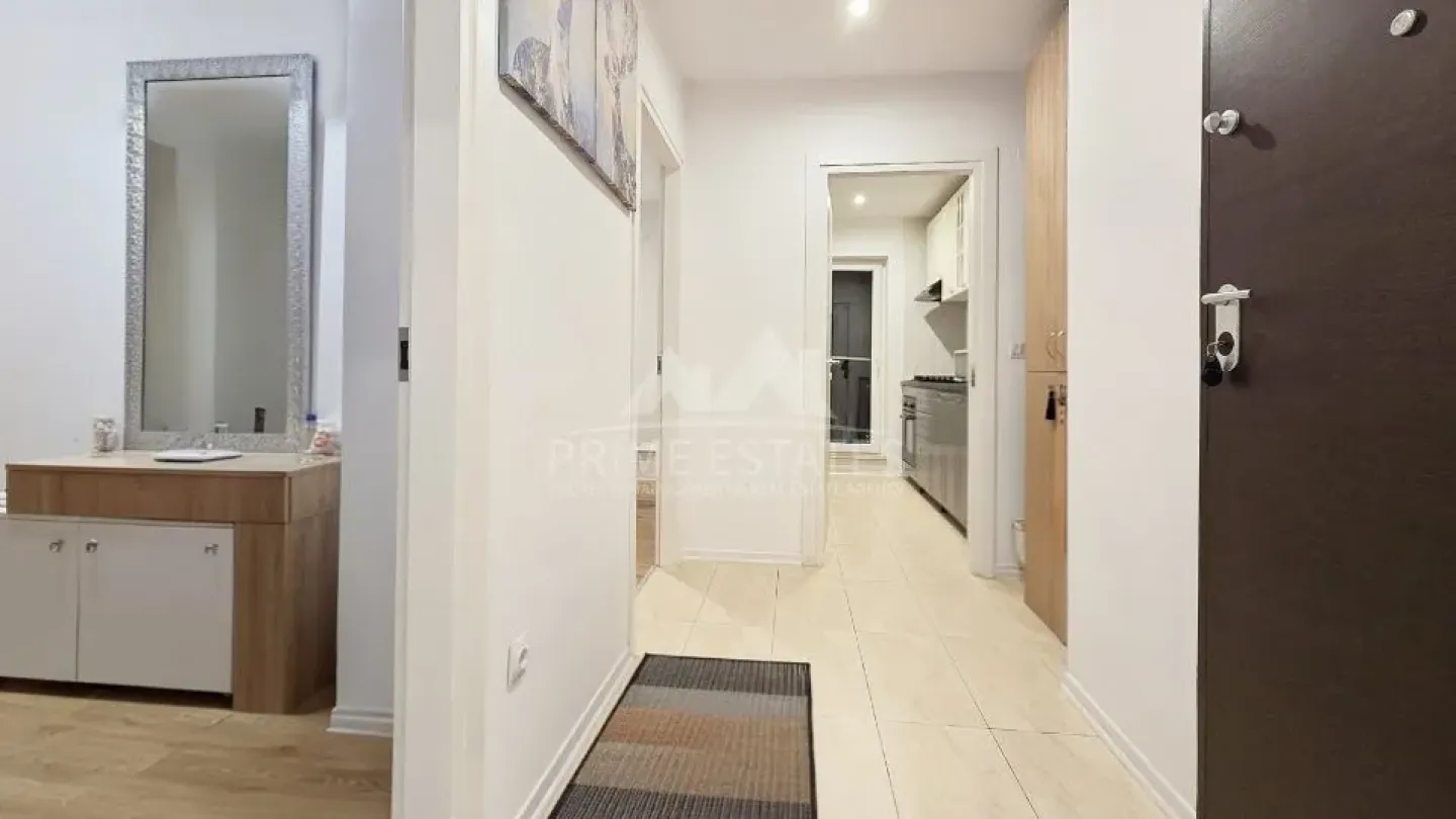 Stylish 2-Bedroom Apartment with Parking in Cosmopolis Residential Area - Image 4