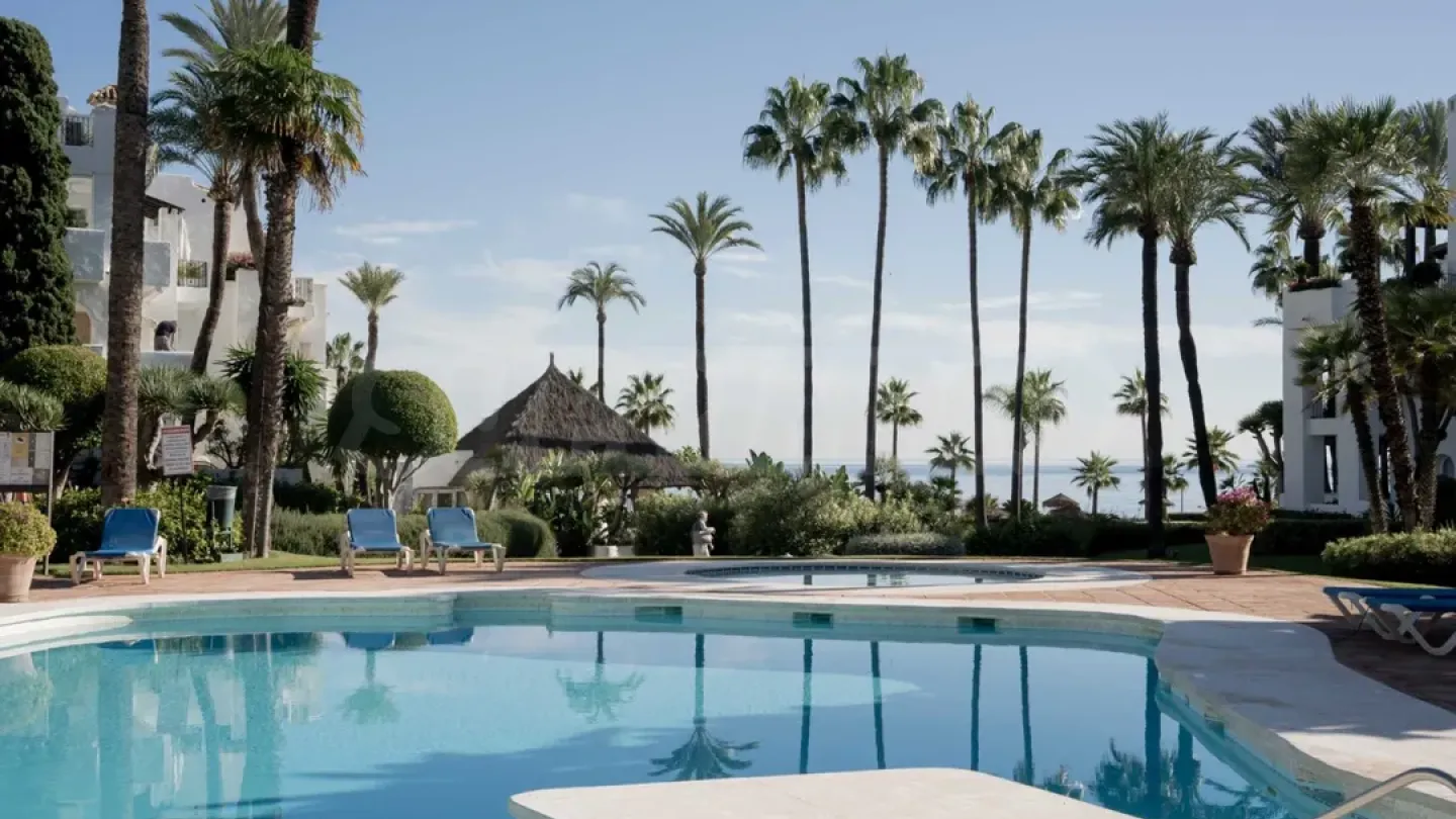 First-Line Beach Penthouse with Stunning Sea Views in Estepona - Image 2