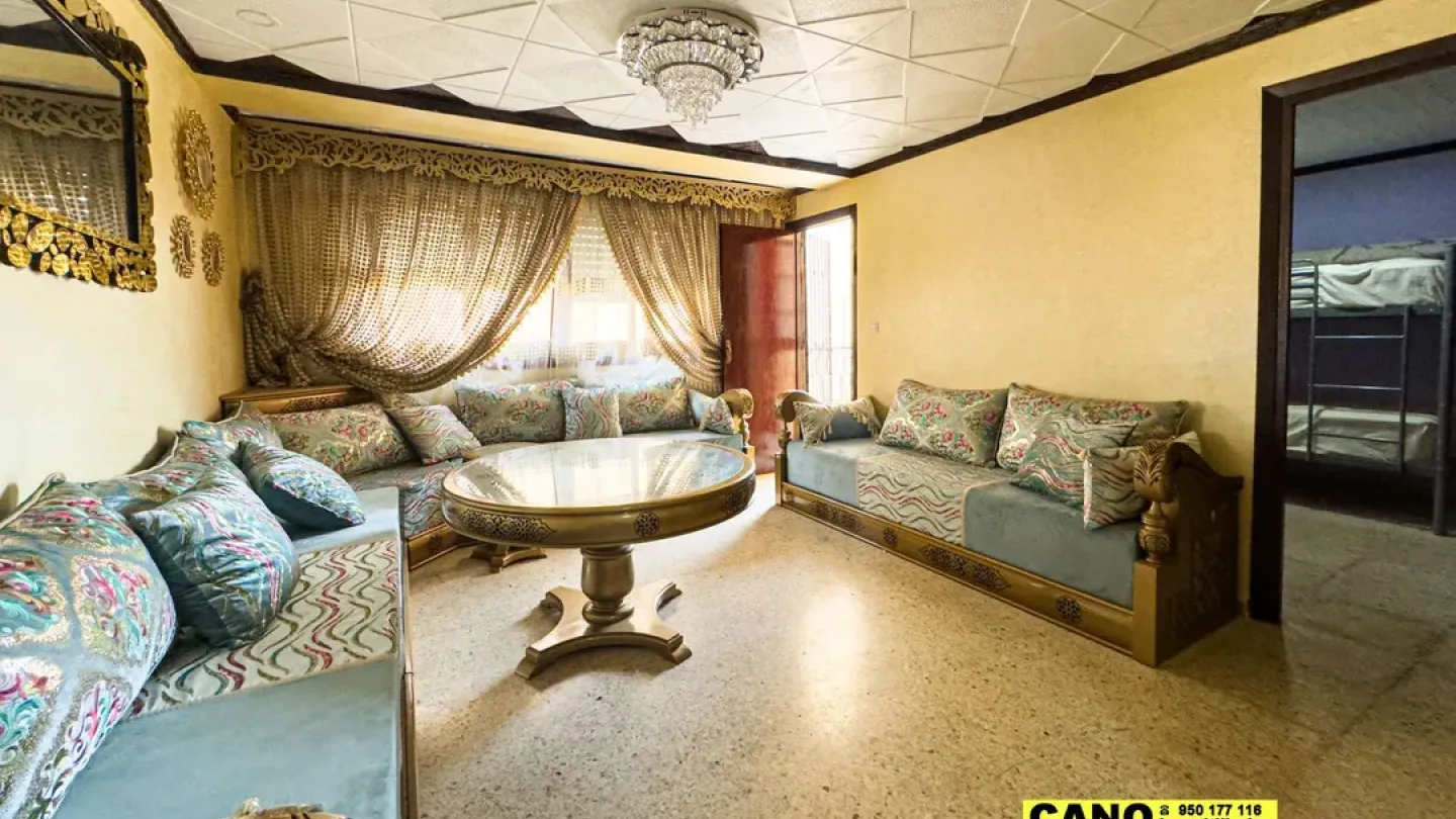 Spacious 4-Bedroom Apartment in Sunny Roquetas de Mar, Spain - Image 2