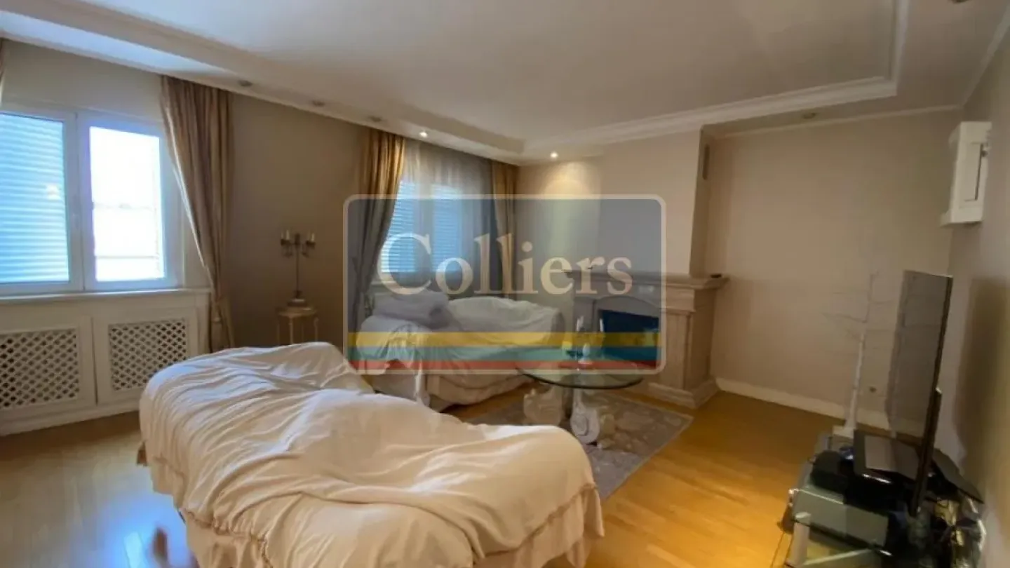 Luxury Two-Level Penthouse Apartment in Belgrade's Dorćol District - Image 2