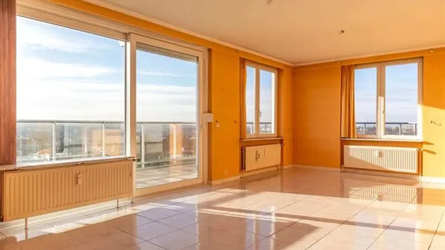 Corner Messidor Penthouse: XXL Terrace, Breathtaking Views & Modern Living - Image 2