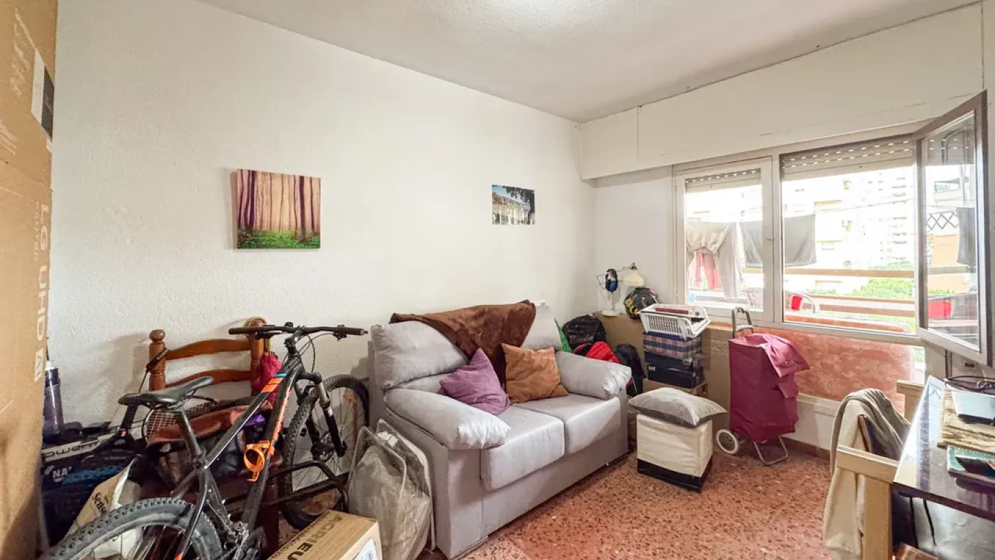 Spacious 2-Bedroom Apartment with Terrace in Aguadulce, Spain - Image 4