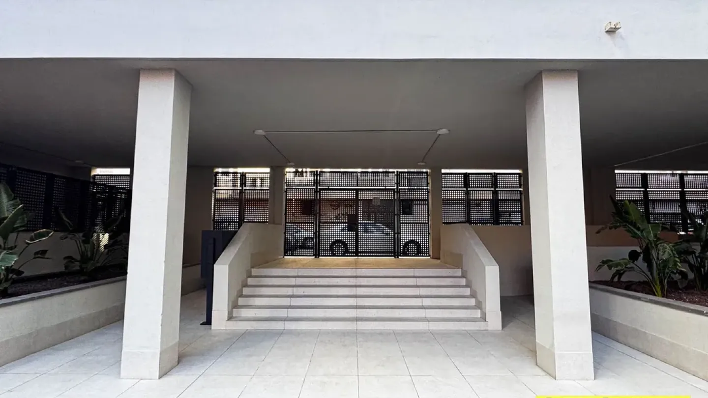 Modern 2-Bedroom Apartment with Terrace in Almería, Spain - Image 3