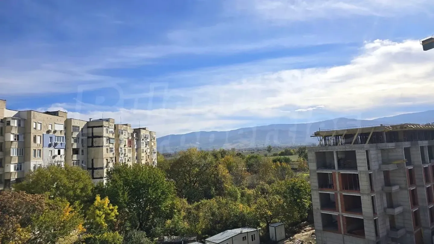 Spacious Plovdiv Apartment: Rhodope Mountain & Terrace Views - Image 2