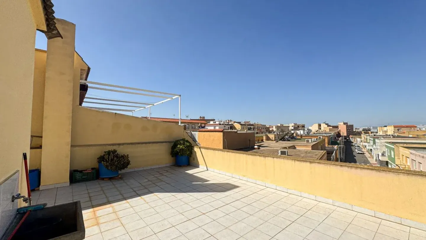 Spacious 3-Bedroom House with Elevator in Roquetas de Mar - Image 4