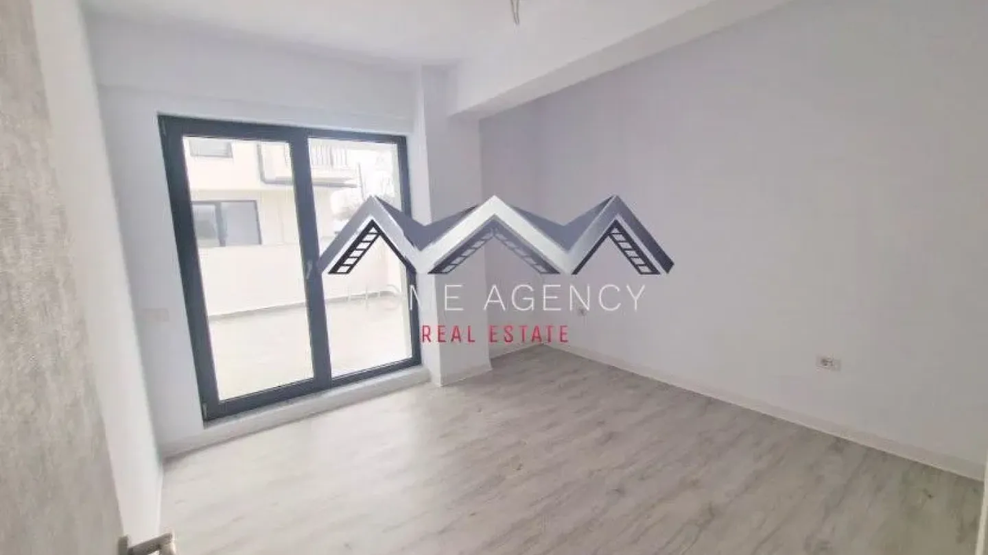 Spacious 3-Bedroom Apartment with Terrace in Central Otopeni - Image 4