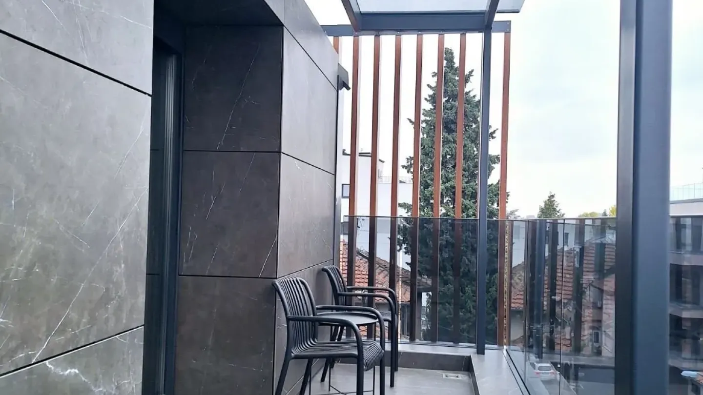 Spacious 3-Bedroom Apartment Near Crvena Zvezda with Modern Amenities - Image 1