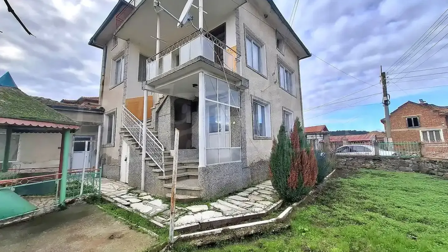 Spacious Two-Story House with Garden in Ustrem Village, Bulgaria - Image 1