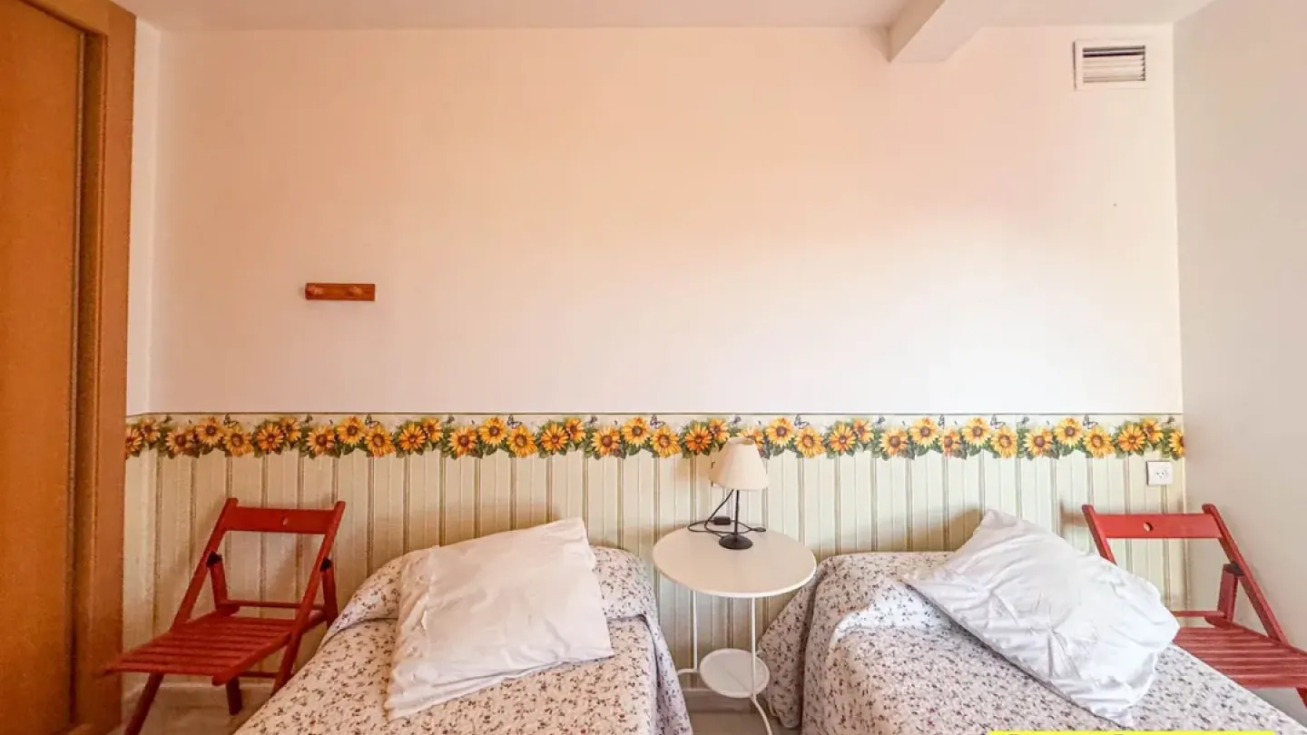 Spacious 3-Bedroom Apartment with Terrace in Almería's El Toyo - Image 2