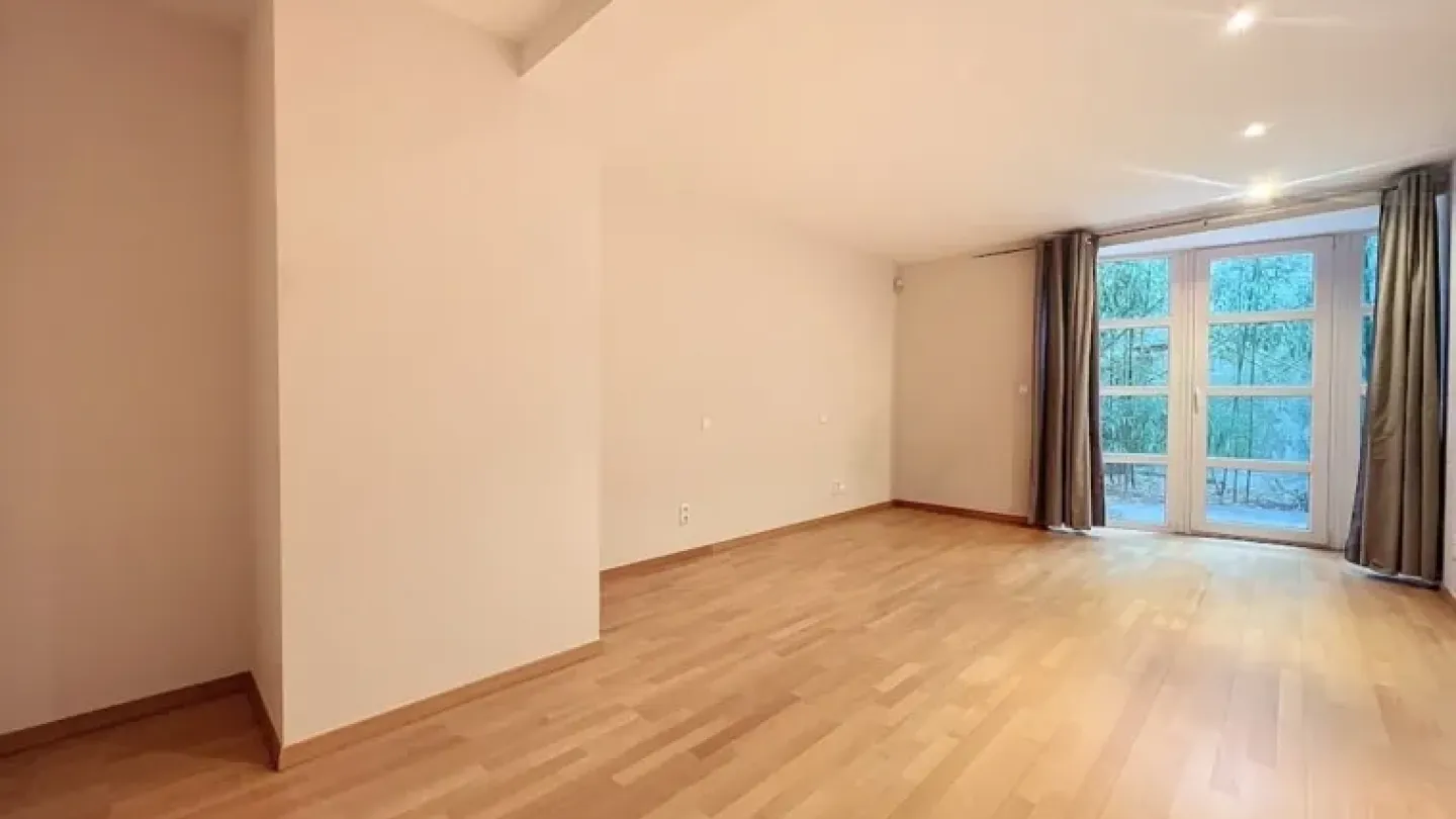 Spacious Brussels Triplex with Terraces – 4 Bedrooms, Central Location - Image 4
