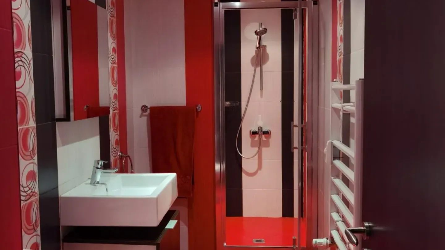 Spacious, Sunny 2-Bedroom Apartment for Rent in Sofia's Красно село - Image 3