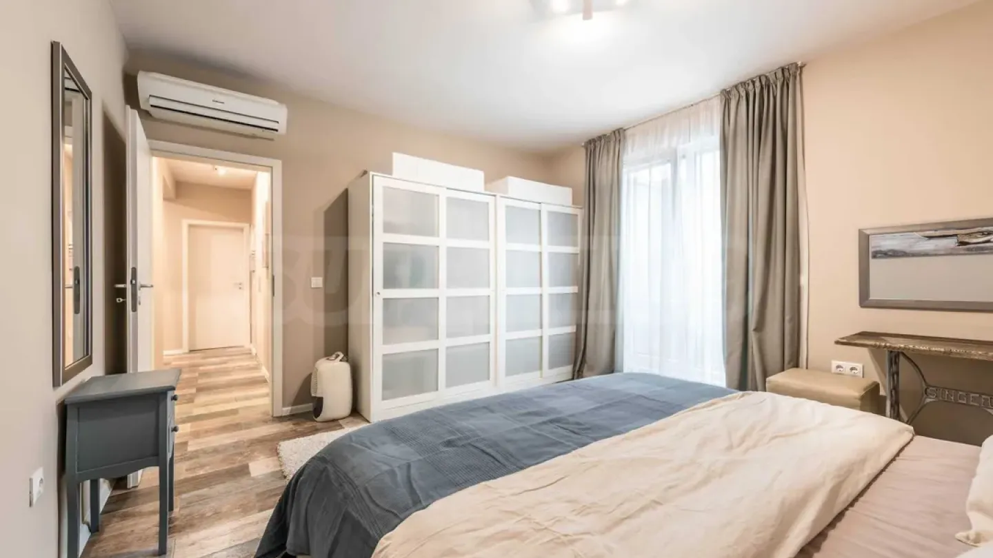 Stylish Varna Apartment with Parking & Sea Views - Image 5