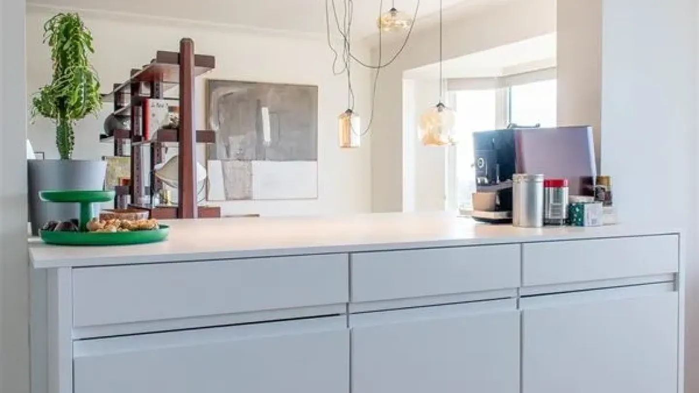 Stunning Ukkel Penthouse: 3 Bedrooms, Garage & Breathtaking City Views - Image 2