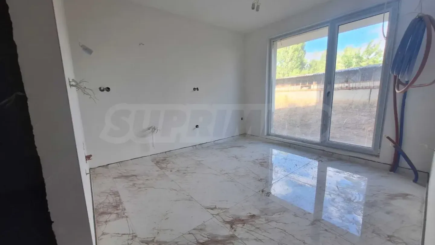 Spacious Apartment with Garden in Sofia's Obelya Area - Image 5