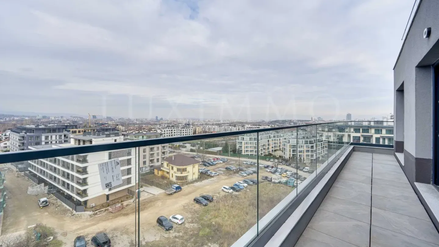 Panoramic Terrace Apartment with Mountain Views in Sofia - Image 3