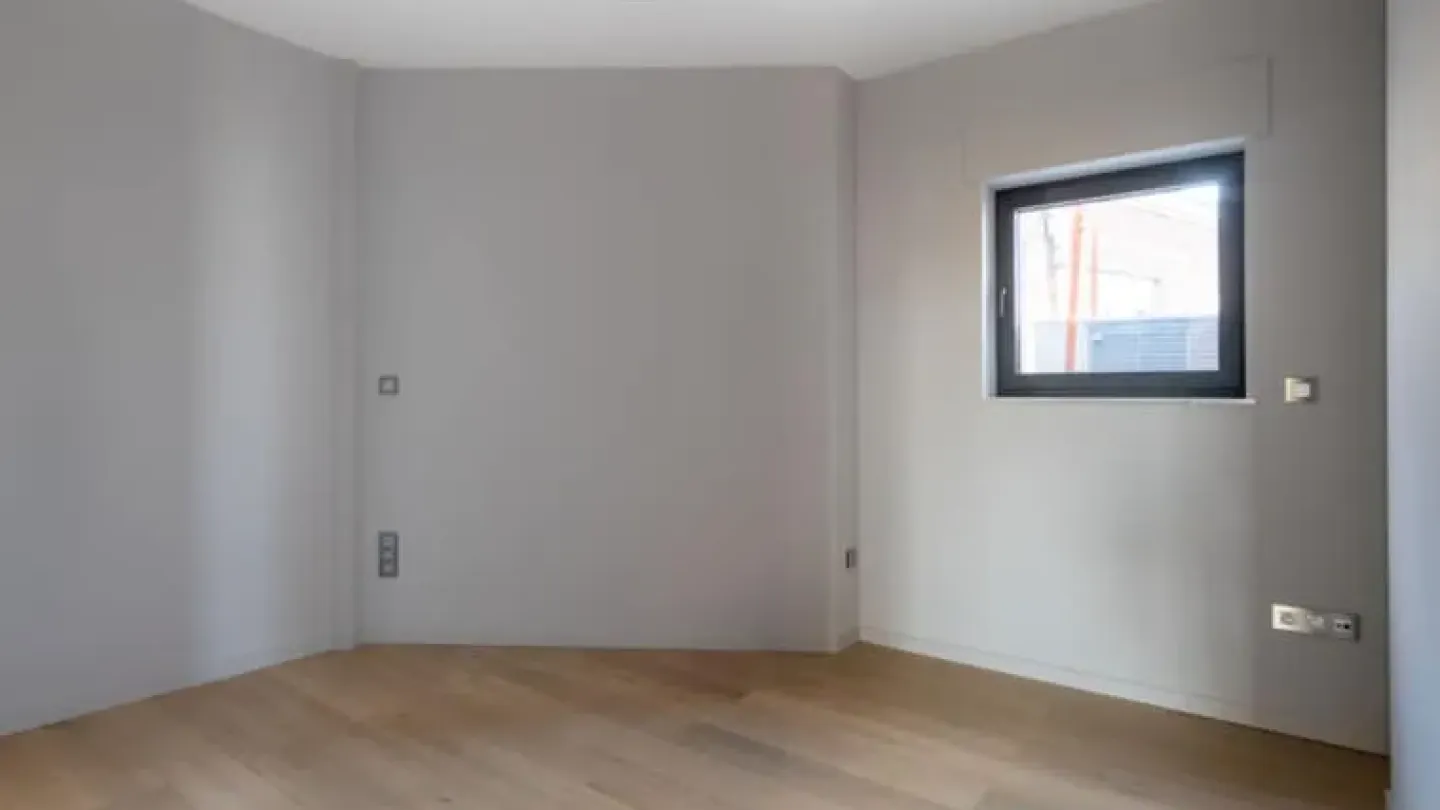 Exceptional Brussels Penthouse with Terrace & Modern Amenities - Image 3