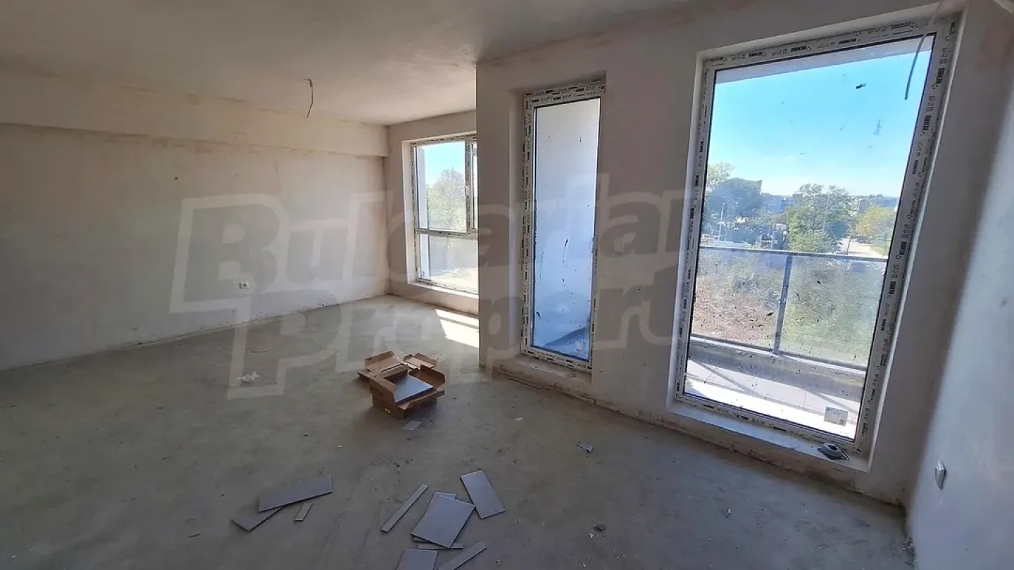 Spacious Two-Bedroom Apartment in New Varna Building - Image 1