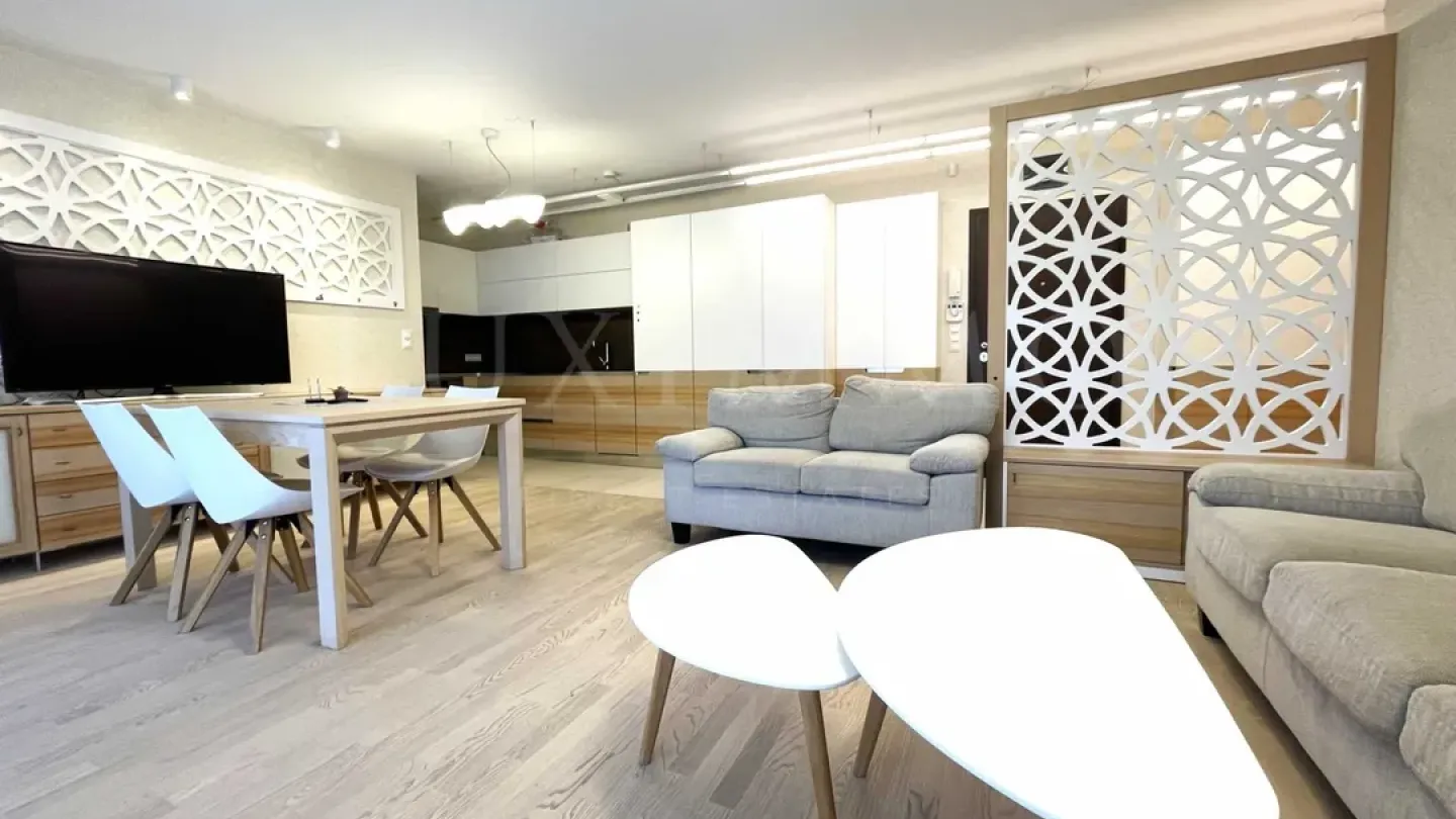 Spacious 2-Bedroom Apartment w/ Parking in Flora Park, Sofia - Image 2