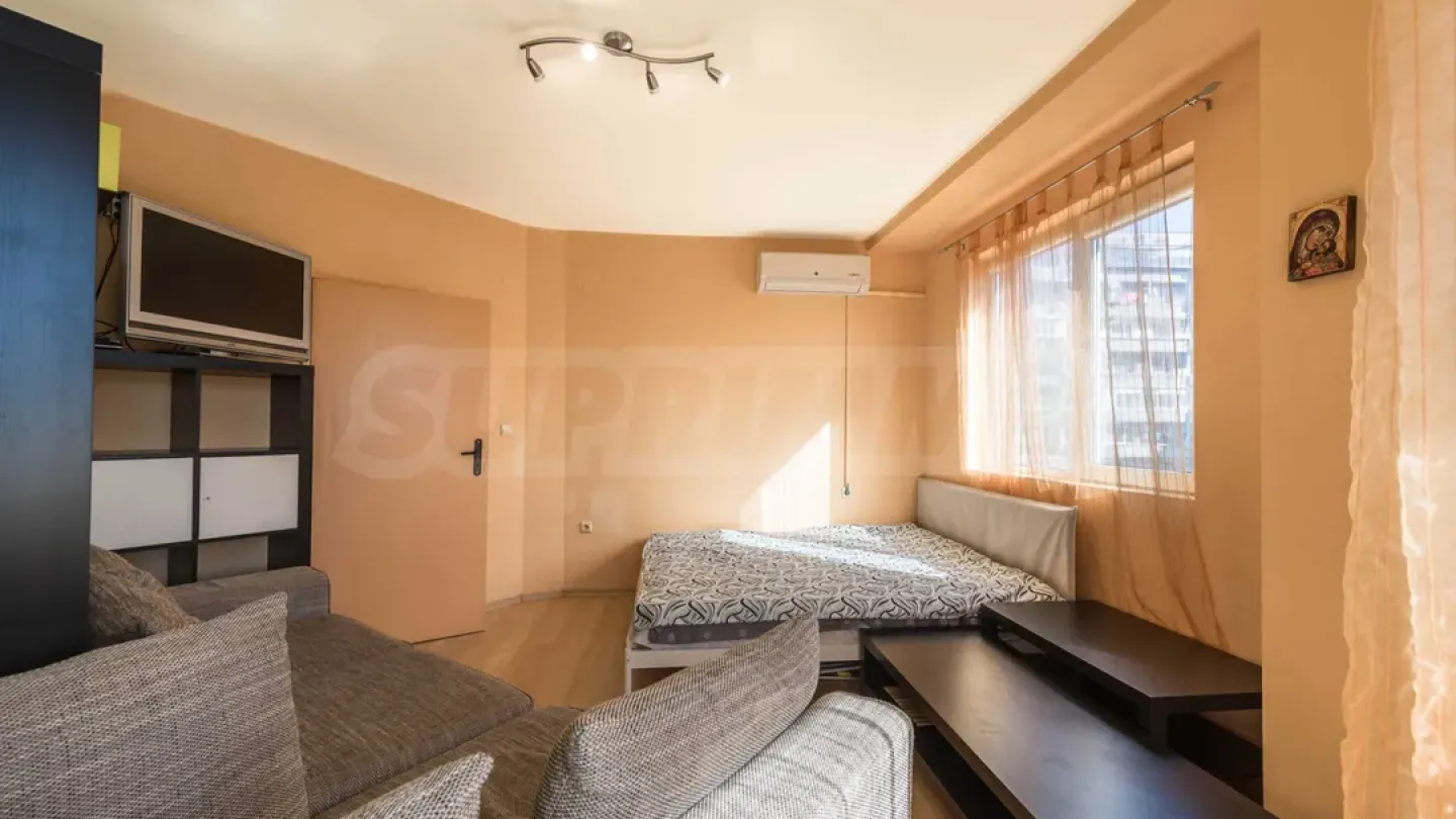 Spacious, Fully Furnished Apartment with Lake View in Varna - Image 2