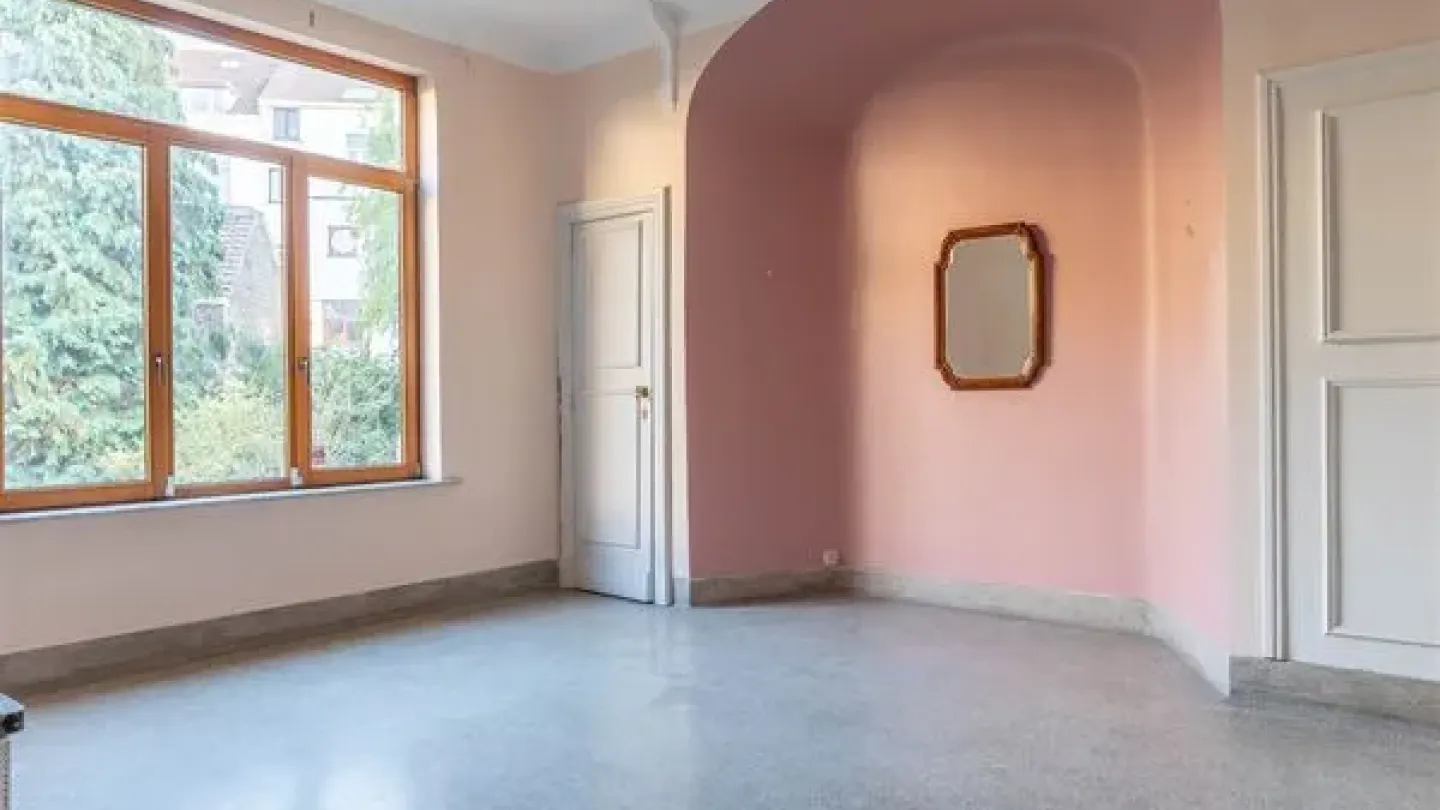 Rare 1909 Brussels Heritage House: Five Bedrooms, Garden & Unique Charm - Image 4