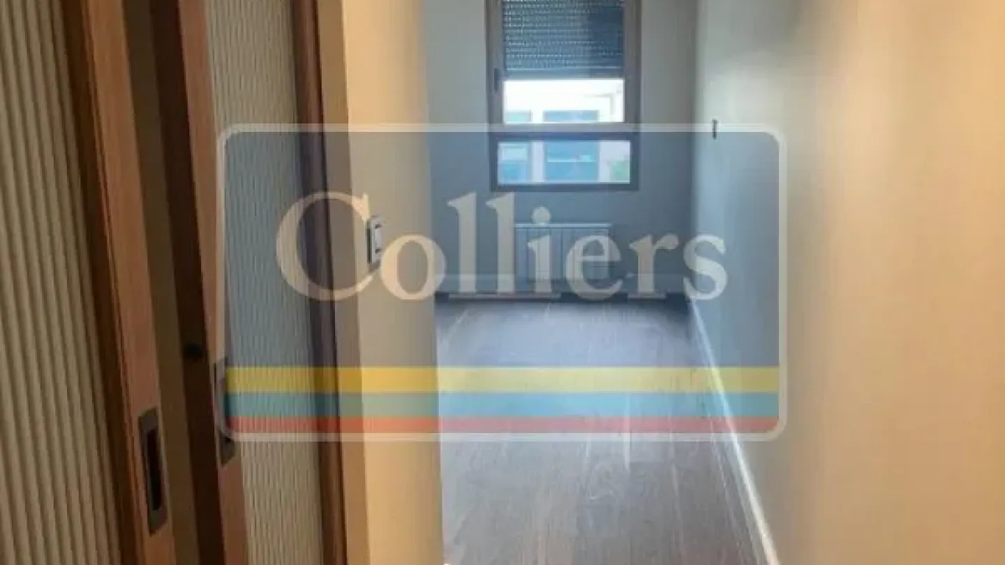 Spacious 4-Bedroom Apartment with Garage in Belgrade's Prime Location - Image 2