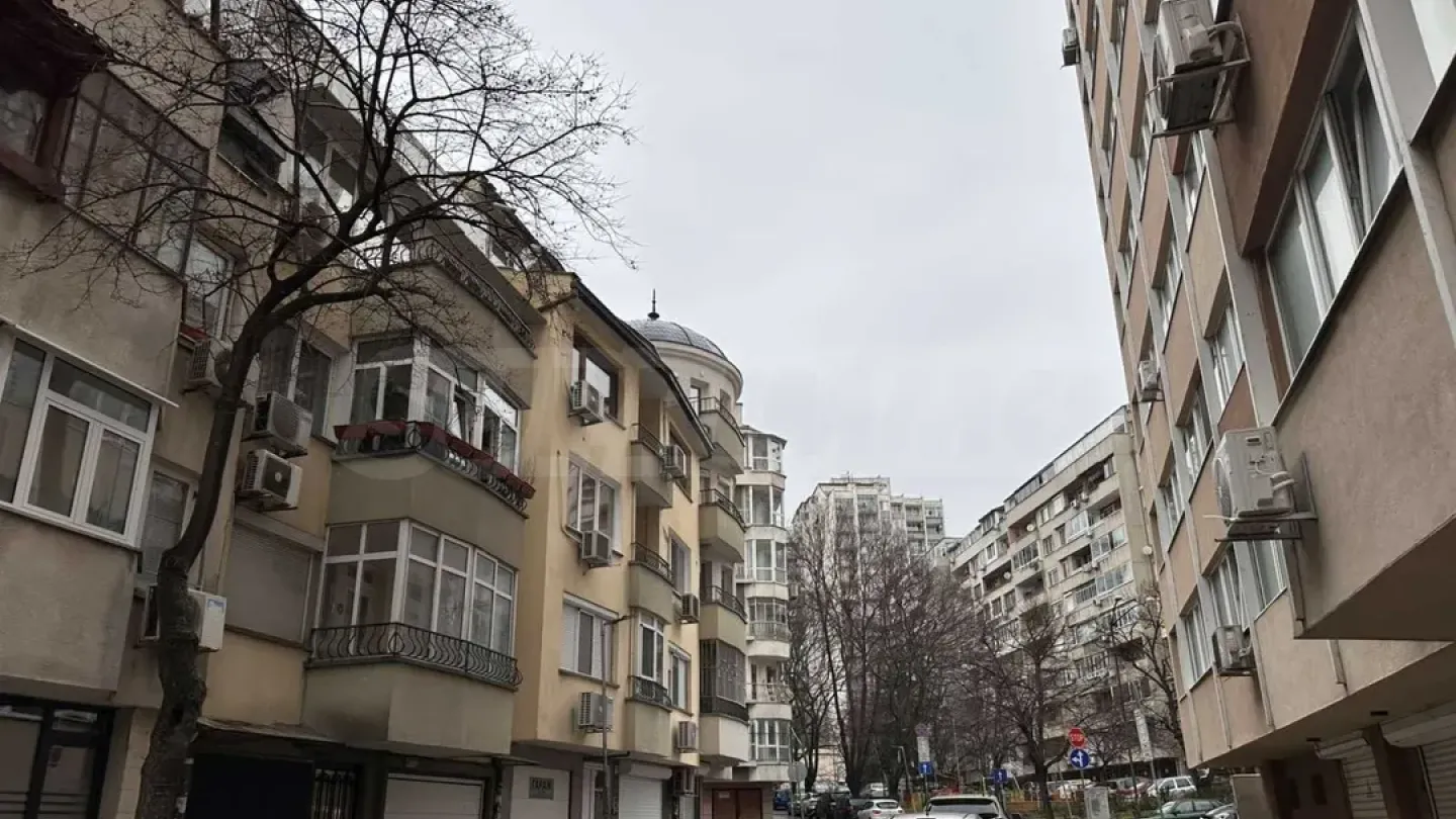 Spacious 2-Bedroom Apartment Near Varna University & Beach - Image 4