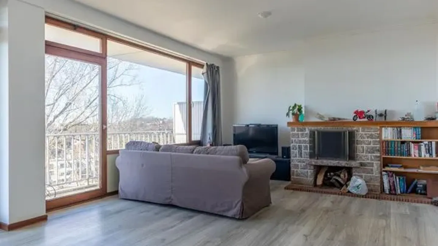 Spacious Corner Apartment with Terraces and Garage Near Calvoet Station - Image 2