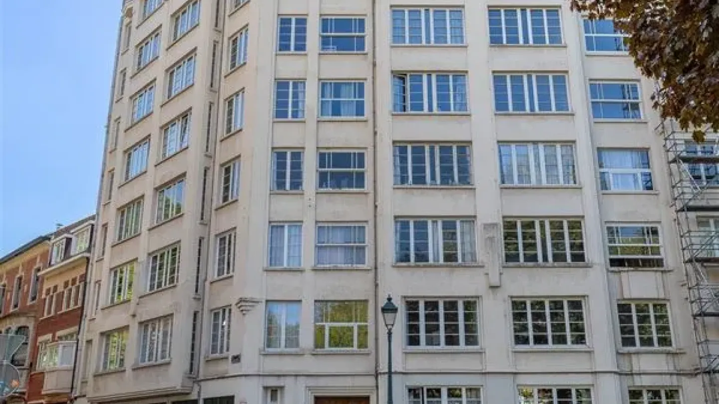 Top Floor Apartment with Stunning Views in Forest – 3 Bedrooms - Image 5