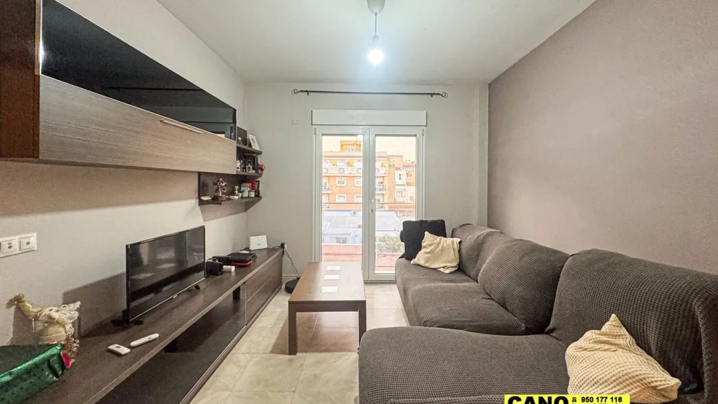 Spacious 3-Bedroom Apartment with 2 Bathrooms in Roquetas de Mar - Image 1