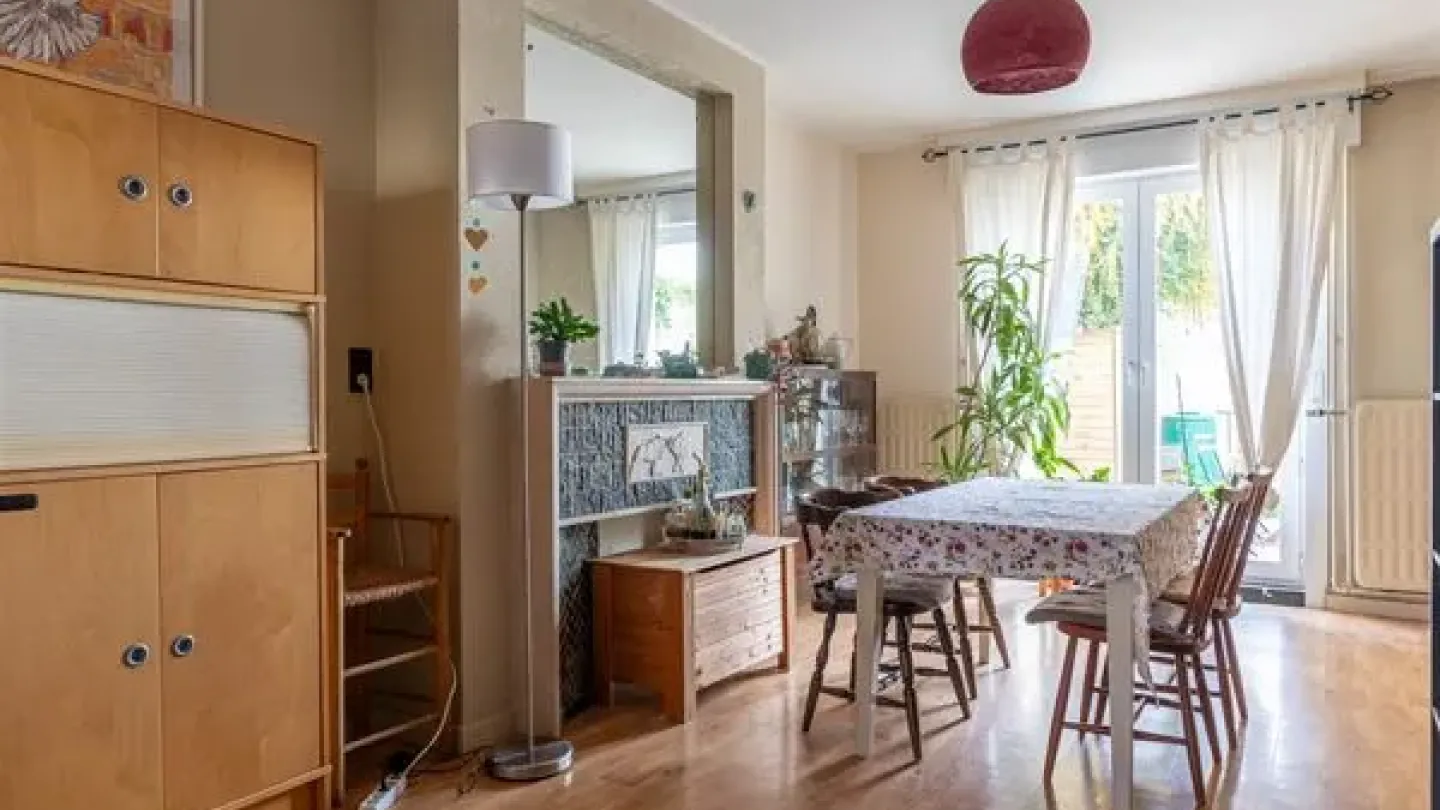 Charming 3-Bed Semi-Detached House with Garden in Anderlecht - Image 2