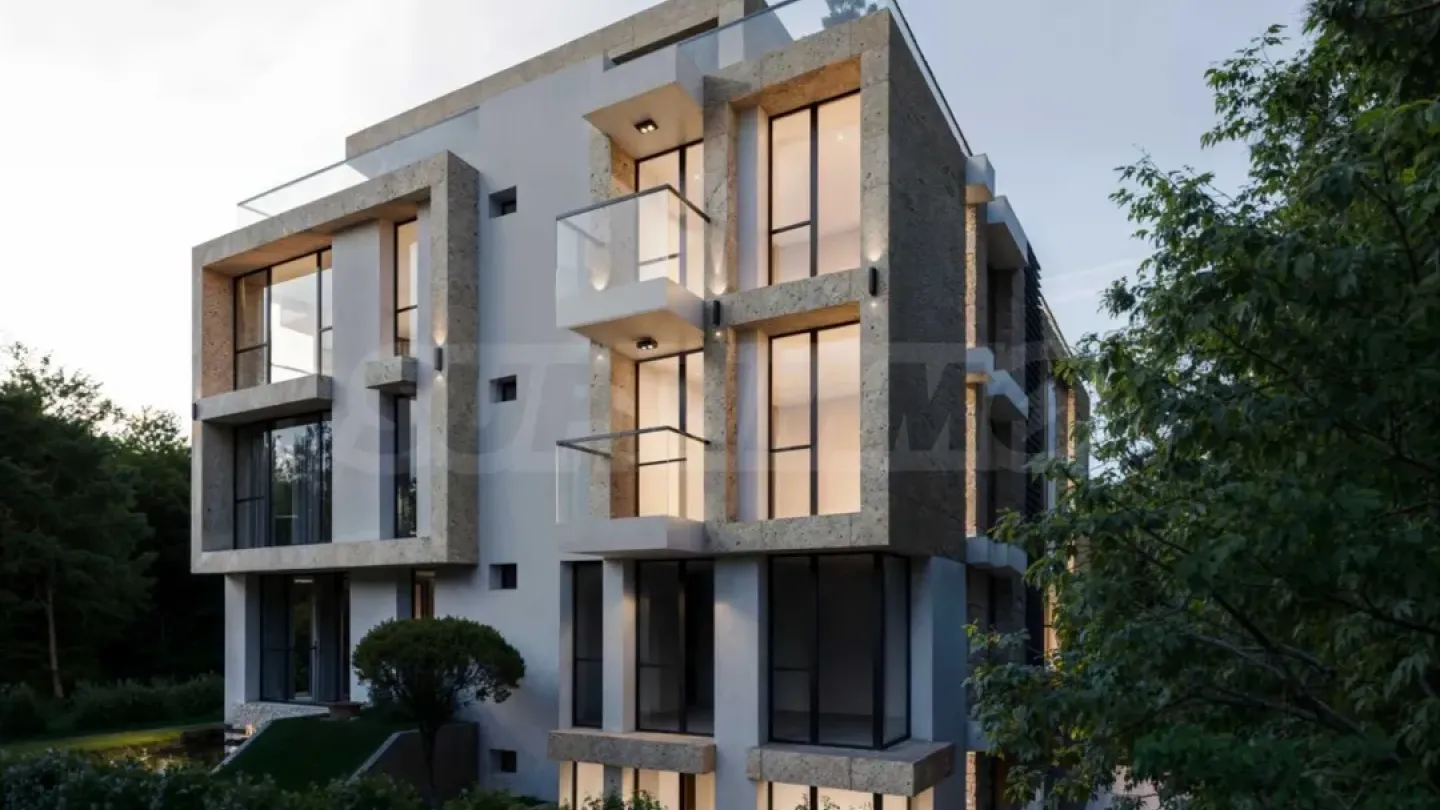 Spacious First-Floor Apartment with Private Garden in Sofia, Bulgaria - Image 3