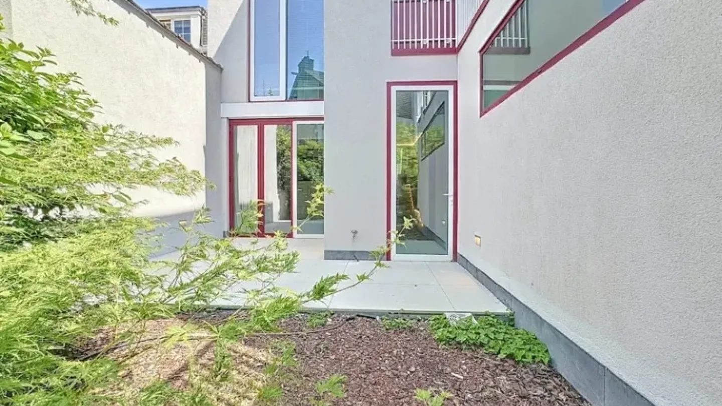 Contemporary House with Garden, Terrace & Garage in Brussels - Image 5