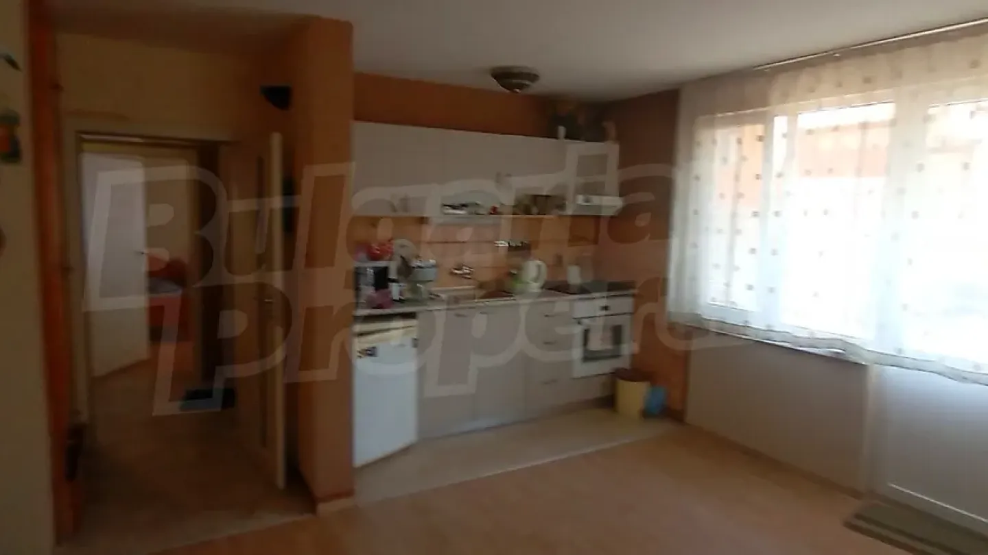Spacious, Fully Furnished One-Bedroom Apartment in Plovdiv's Marasha - Image 1