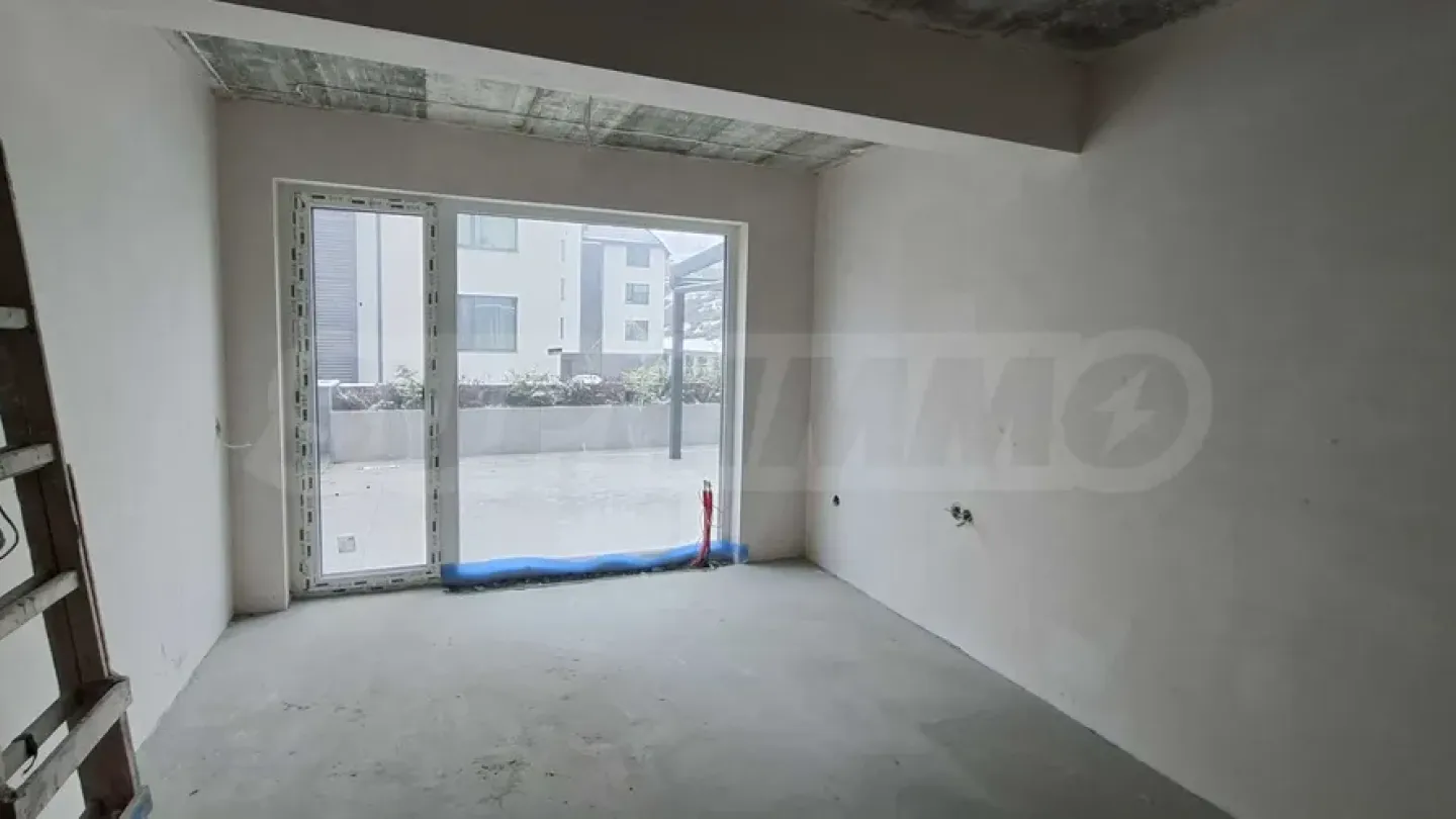 Spacious 3-Bedroom Apartment with Park View in the Heart of Dobrich - Image 4